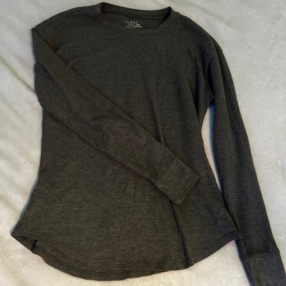Medium knitted gray long sleeve